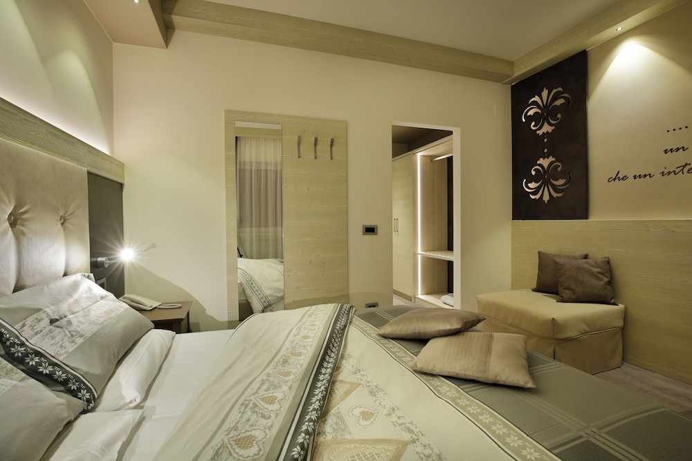 HOTEL AZOLA 17/50
