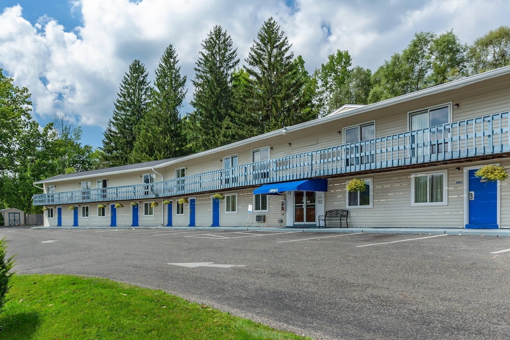 Econo Lodge Lee - Great Barrington 11/65