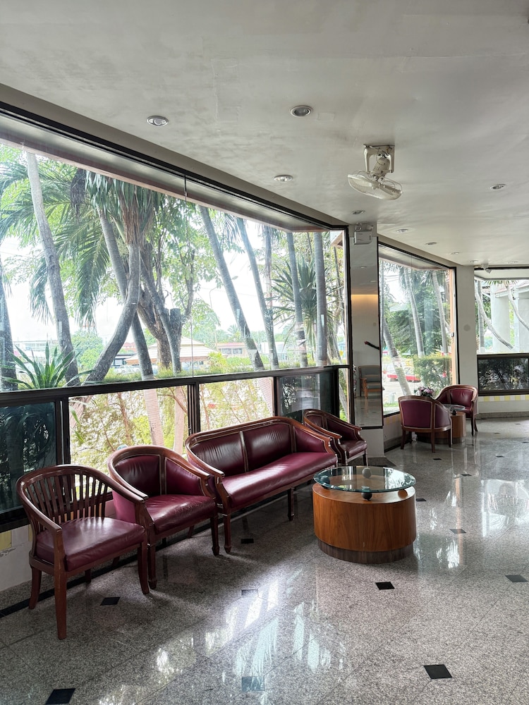 Lopburi Residence Hotel 34/46