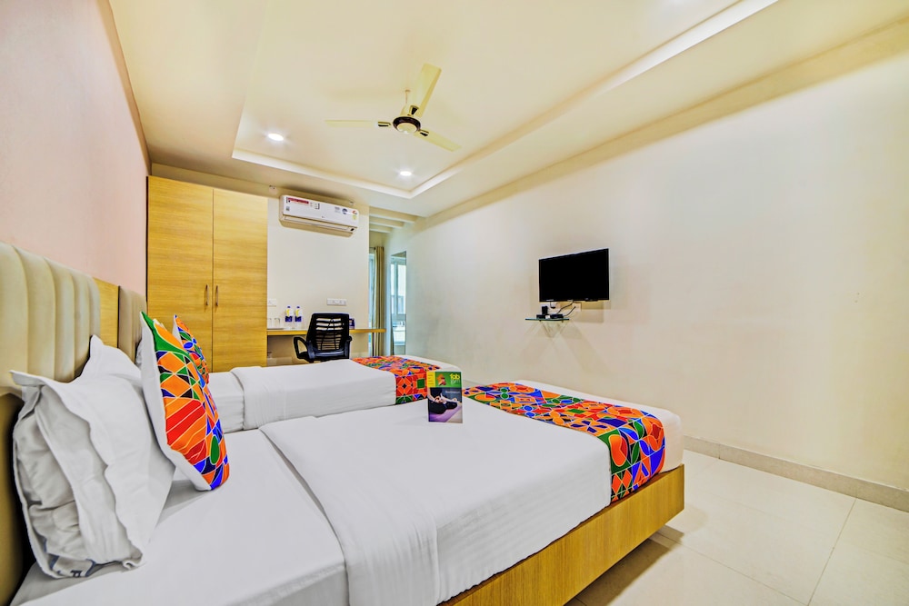 Oyo 14745 Veeraj Suites 14/50