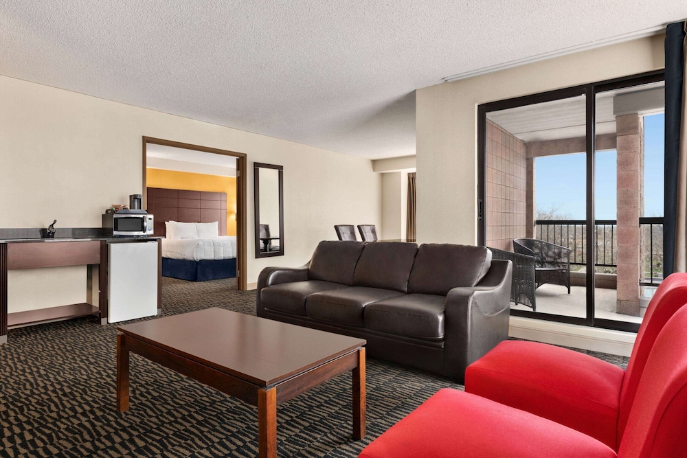 Ramada Plaza By Wyndham Niagara Falls 50/79