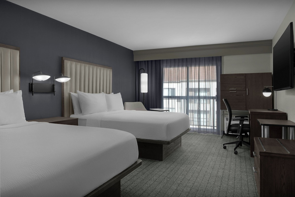 Room, 2 Queen Beds, Bathtub, Accessible