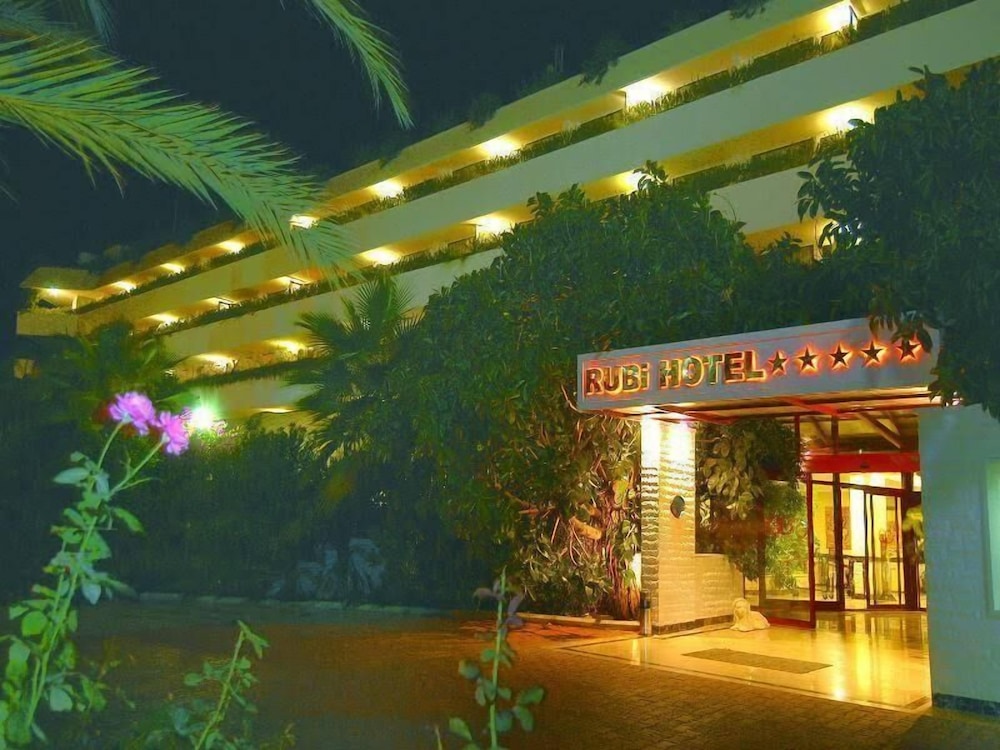 Rubi Hotel 8/63