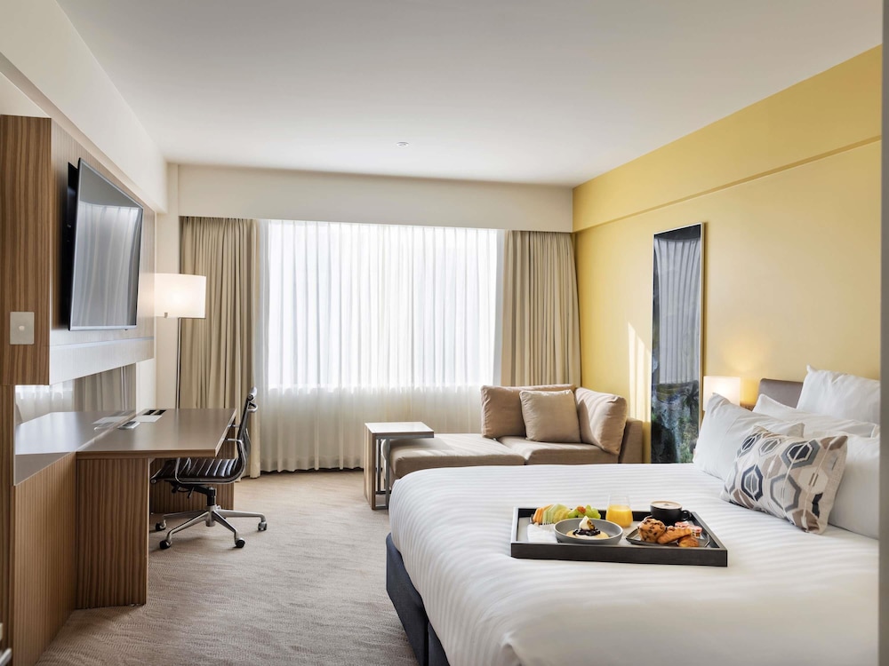 EXECUTIVE, KING BED