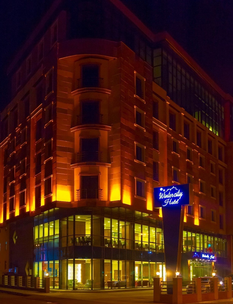 Winter City Hotel 4/35