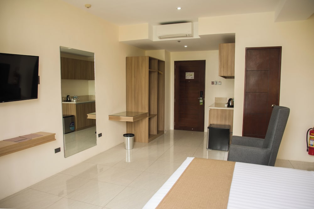 Eastland Hotel and Residences 34/39