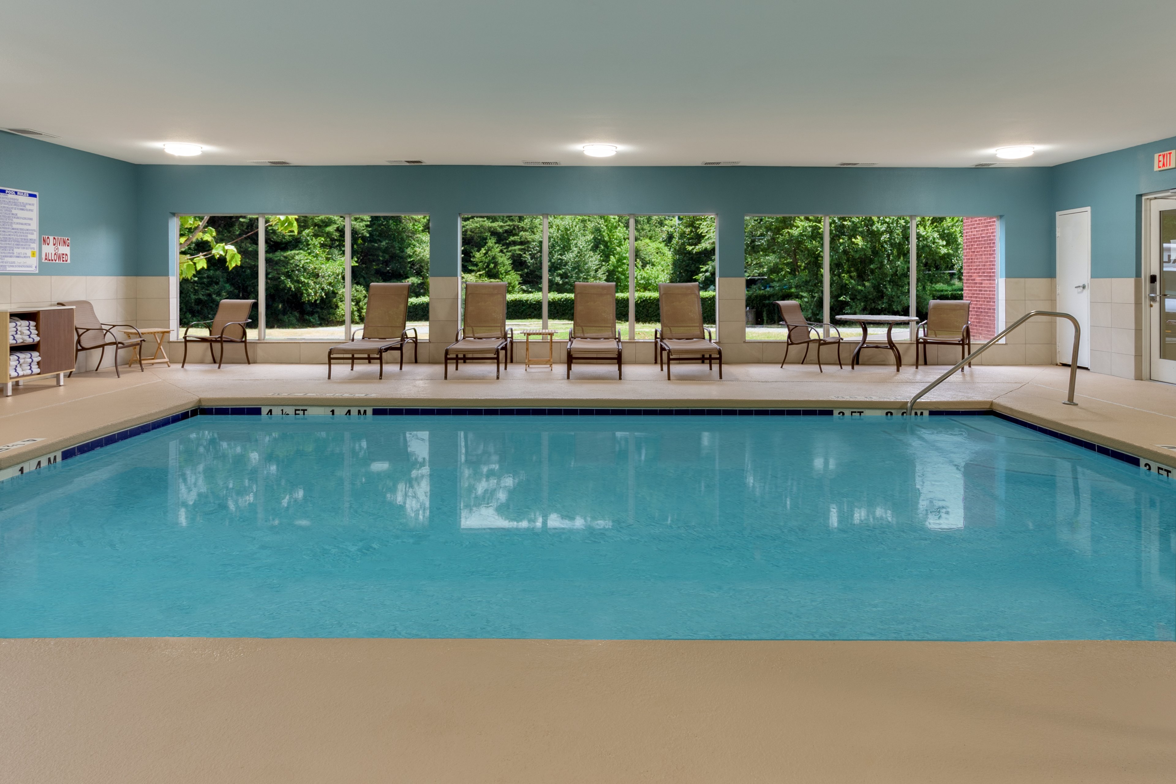 Holiday Inn Express Hotel And Suites Charlotte Arrowood 31/47
