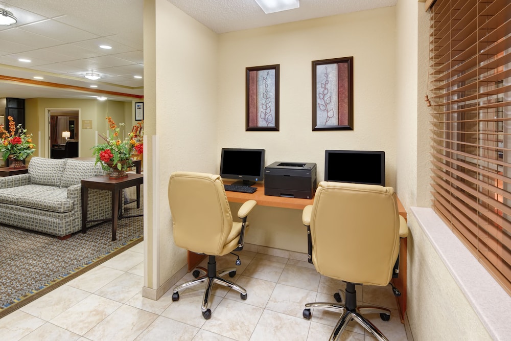 Candlewood Suites Kenosha 35/39