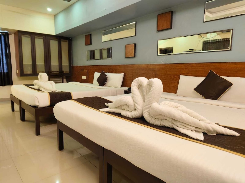 OYO Rooms off Aurobindo Ashram 24/65