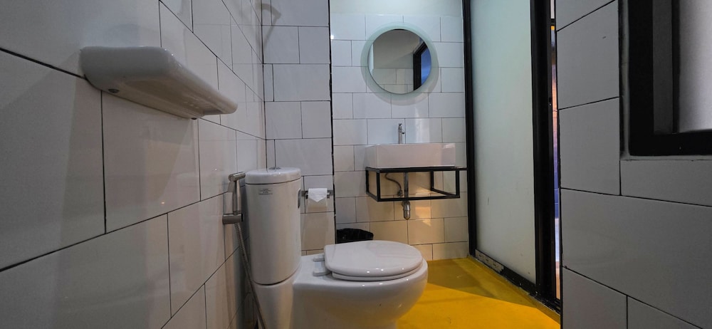 Fulfill Phuket Hostel 37/42