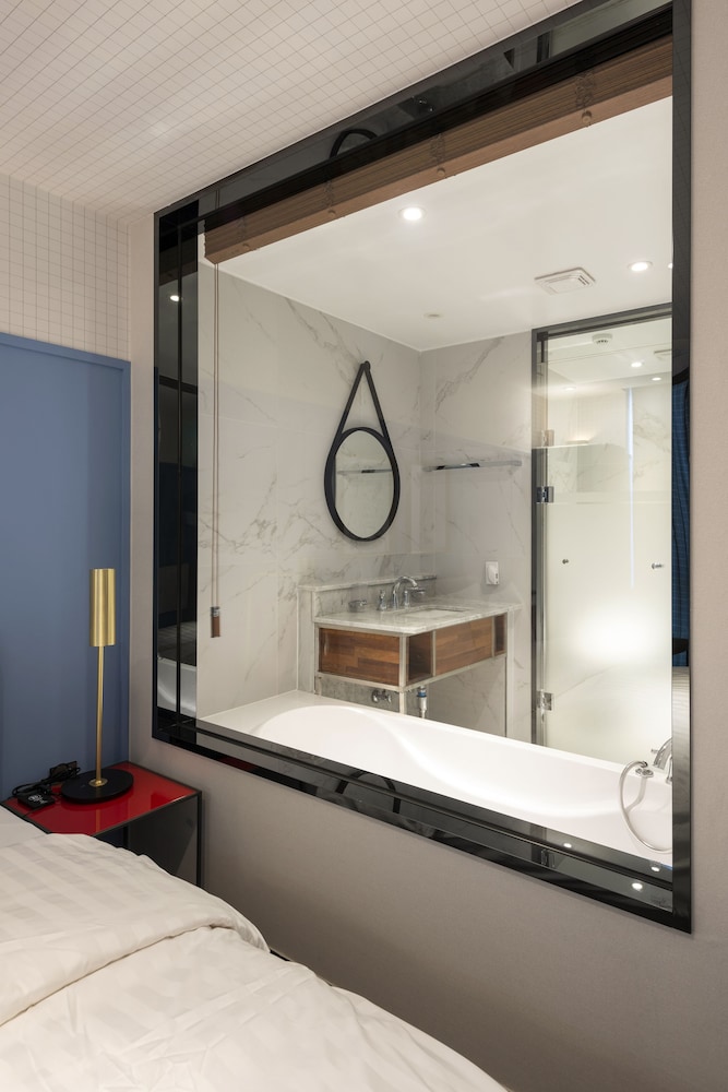 Brown-dot Hotel Sinho 6/38