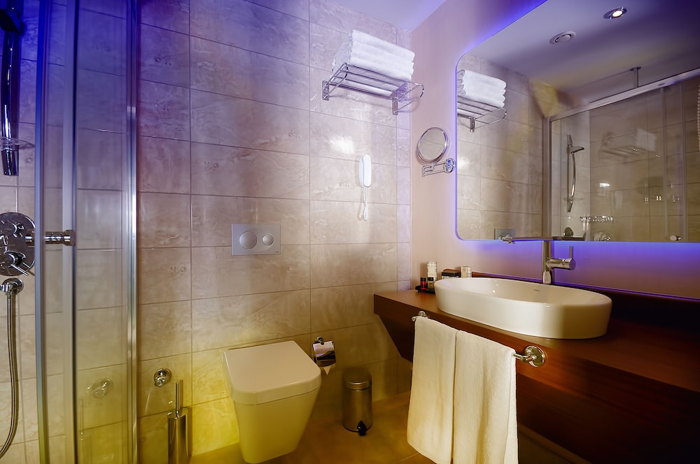 Elite Hotel Darica 38/75