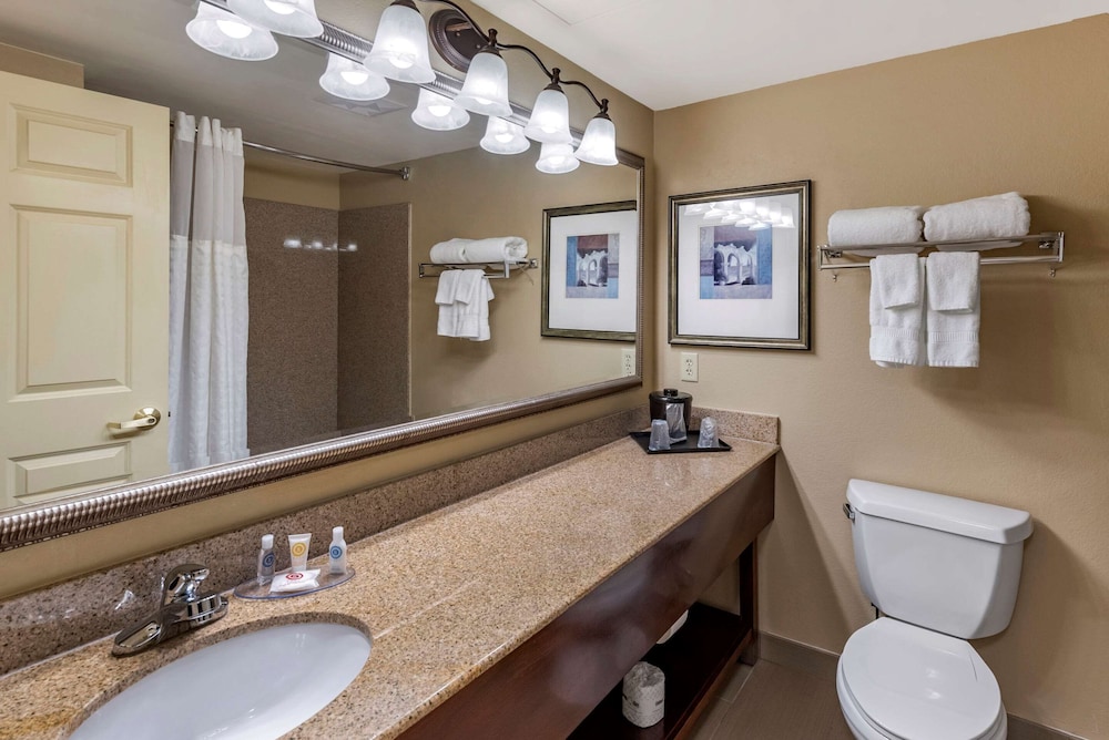 Comfort Inn & Suites Virginia Beach - Norfolk Airport 26/28