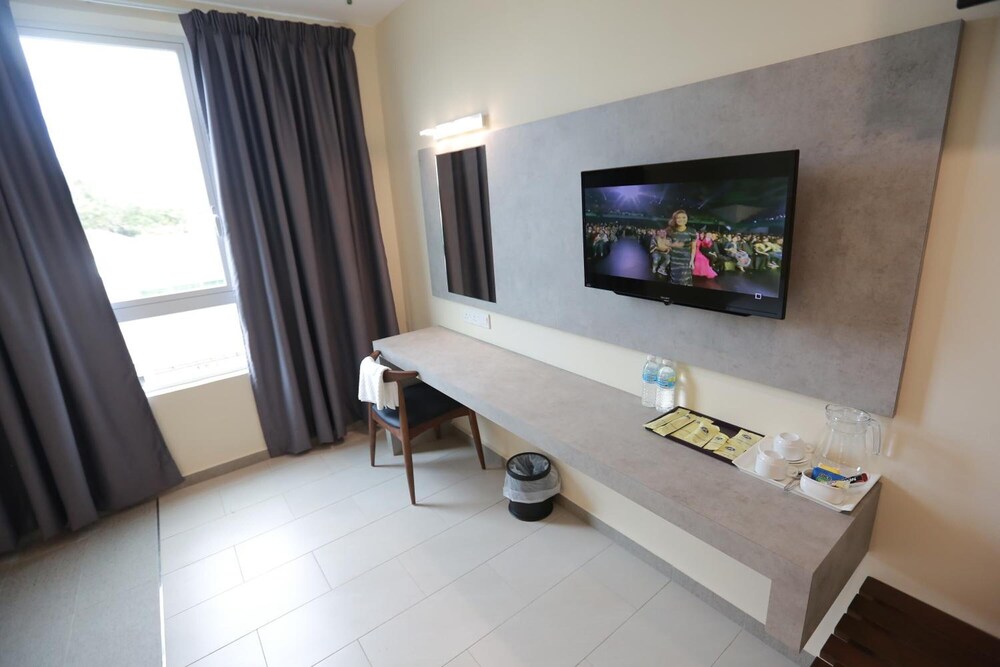 Pantai Regal Hotel 33/50