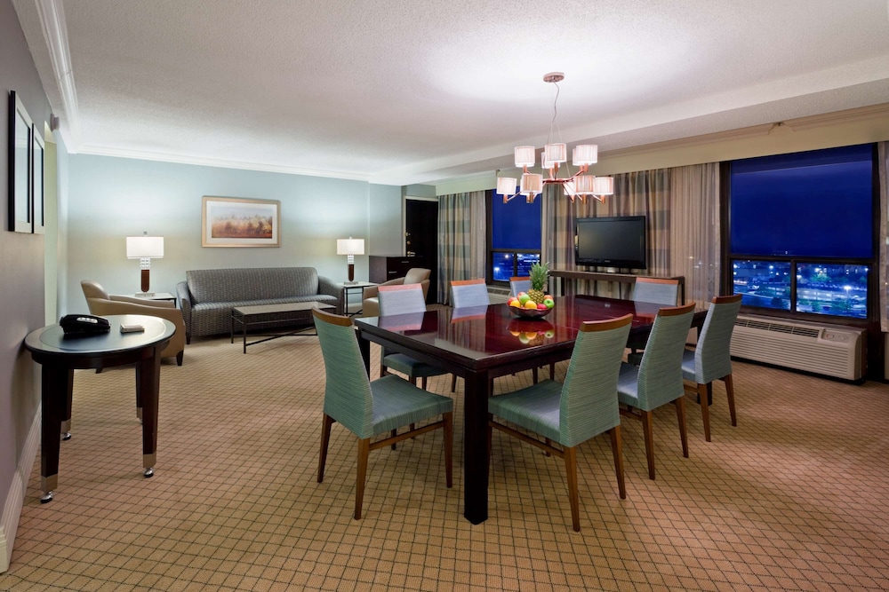 Hotel Belvoir Springfield 62/86