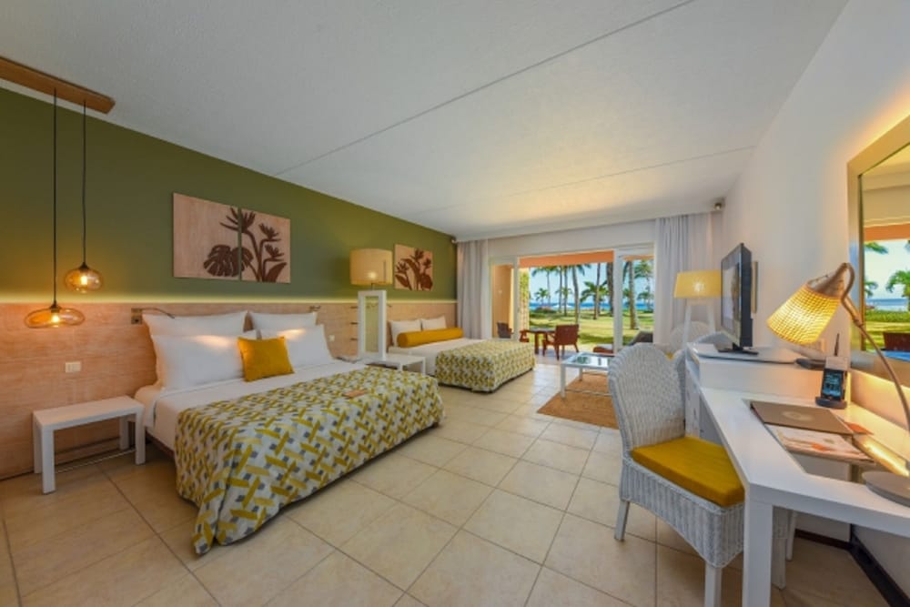 Victoria Beachcomber Resort and Spa 16/54