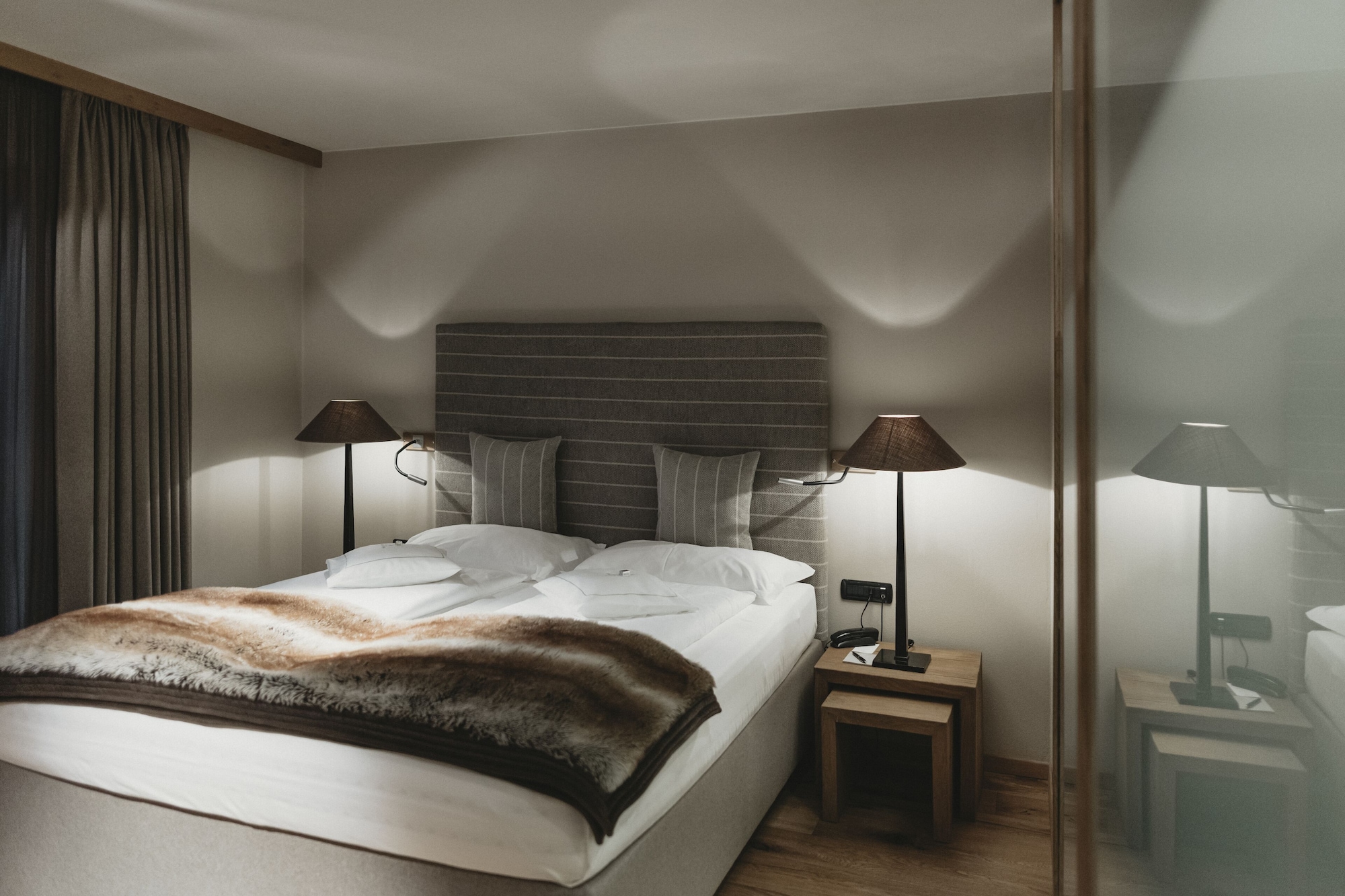DELUXE, SUITE
