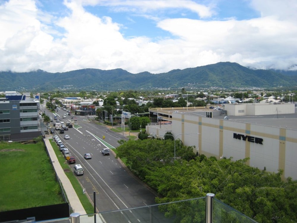Cairns City Apartments 55/61