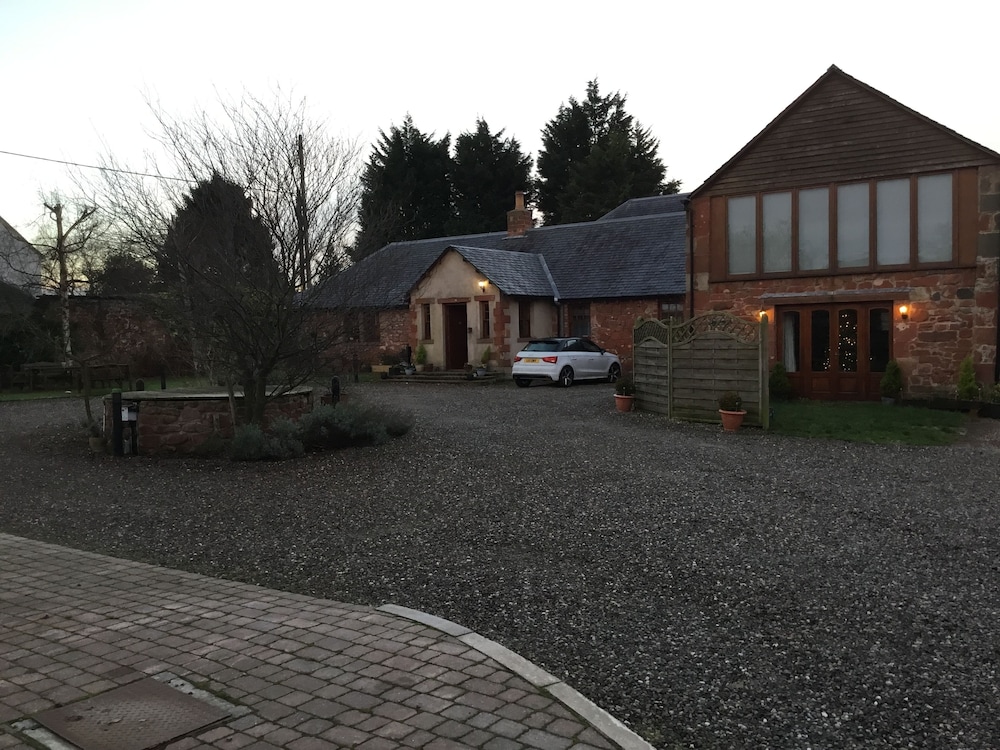 The Courtyard 24/33