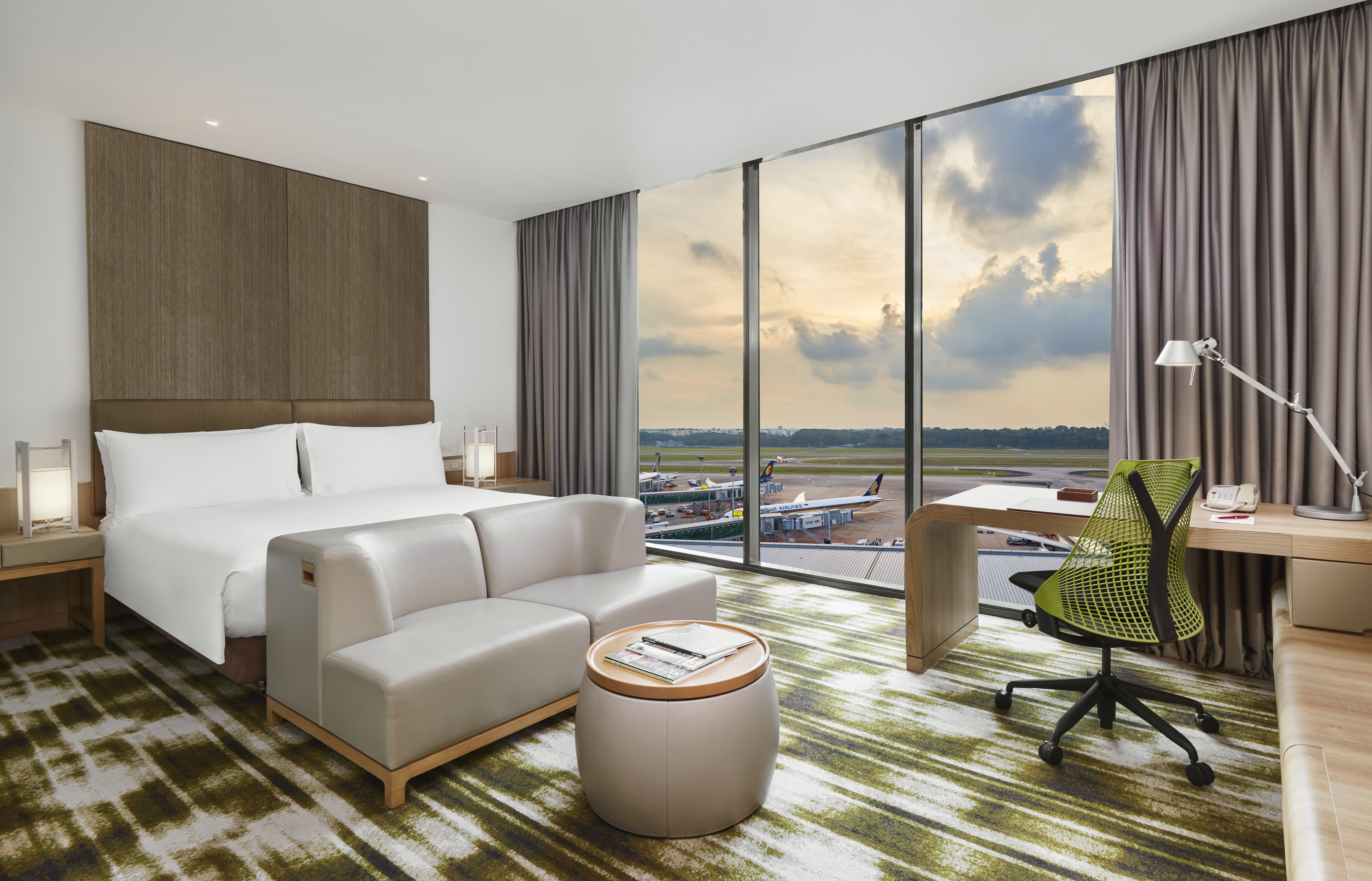 Crowne Plaza Changi Airport Hotel 26/81