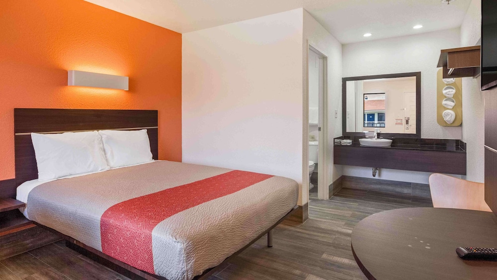 Motel6 Fremont, CA - South 30/57