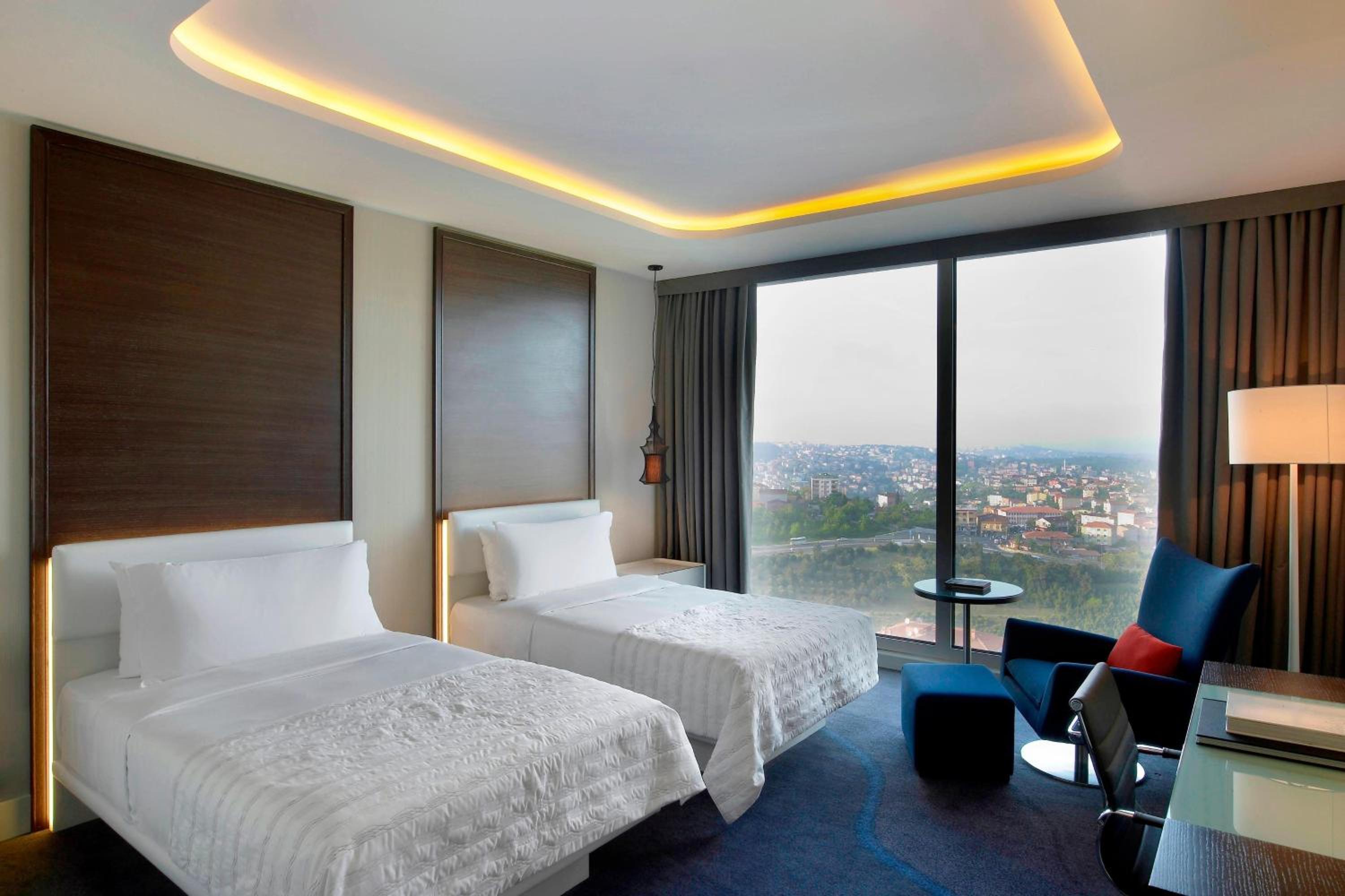 Deluxe, Twin Beds