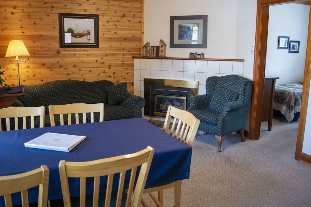 Crandell Mountain Lodge 54/66