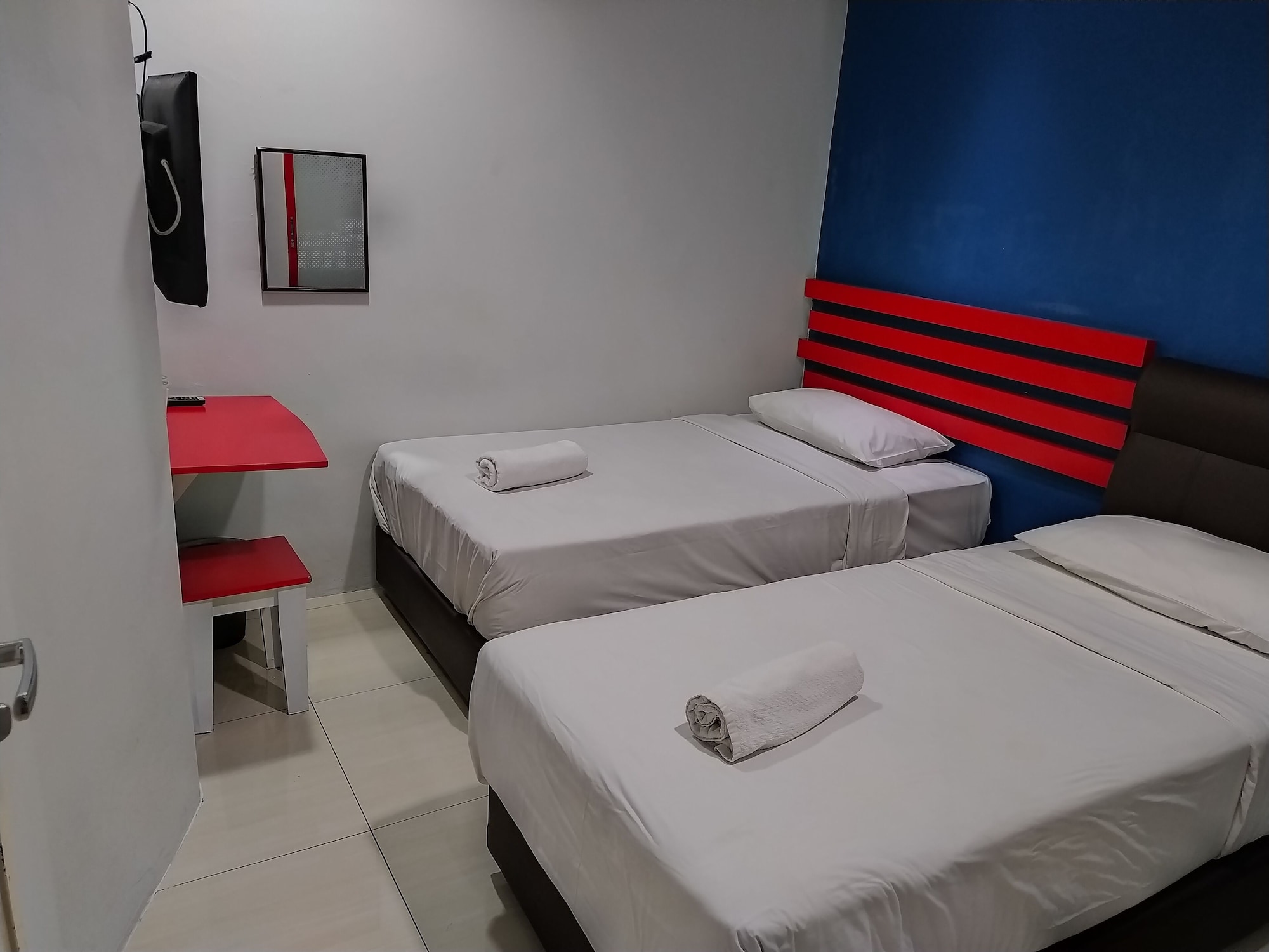 SUPERIOR, TWIN BEDS