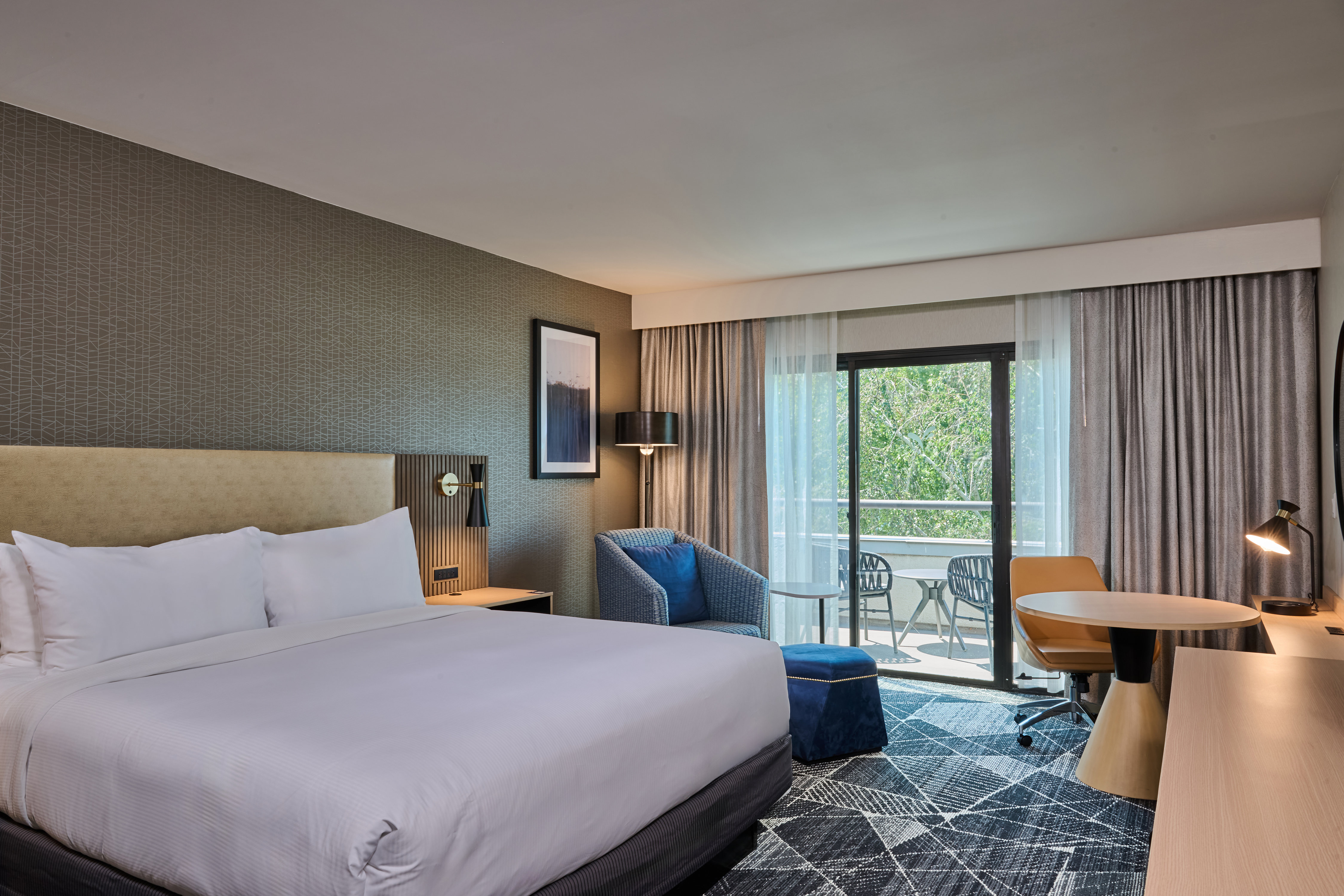 Doubletree By Hilton Newark Fremont 12/76