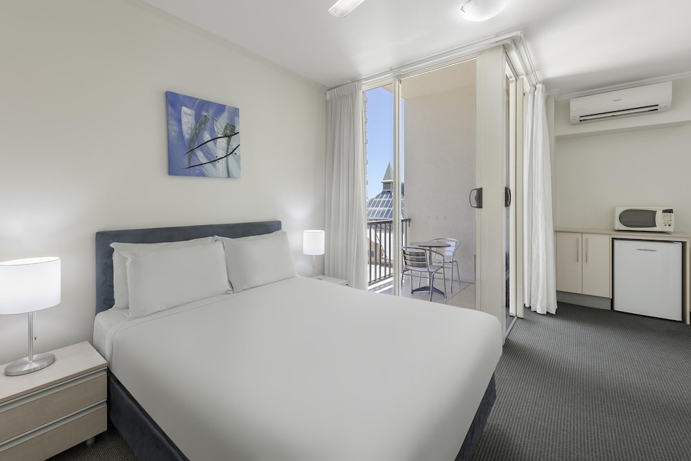 PARK REGIS CITY QUAYS 24/53