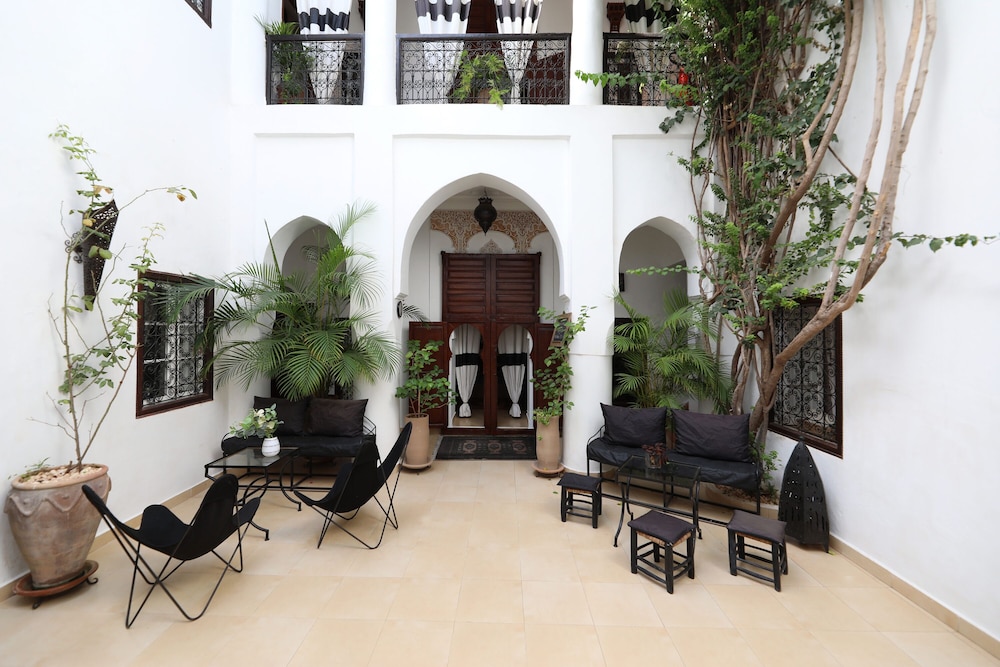 Riad Noor Charana 4/50