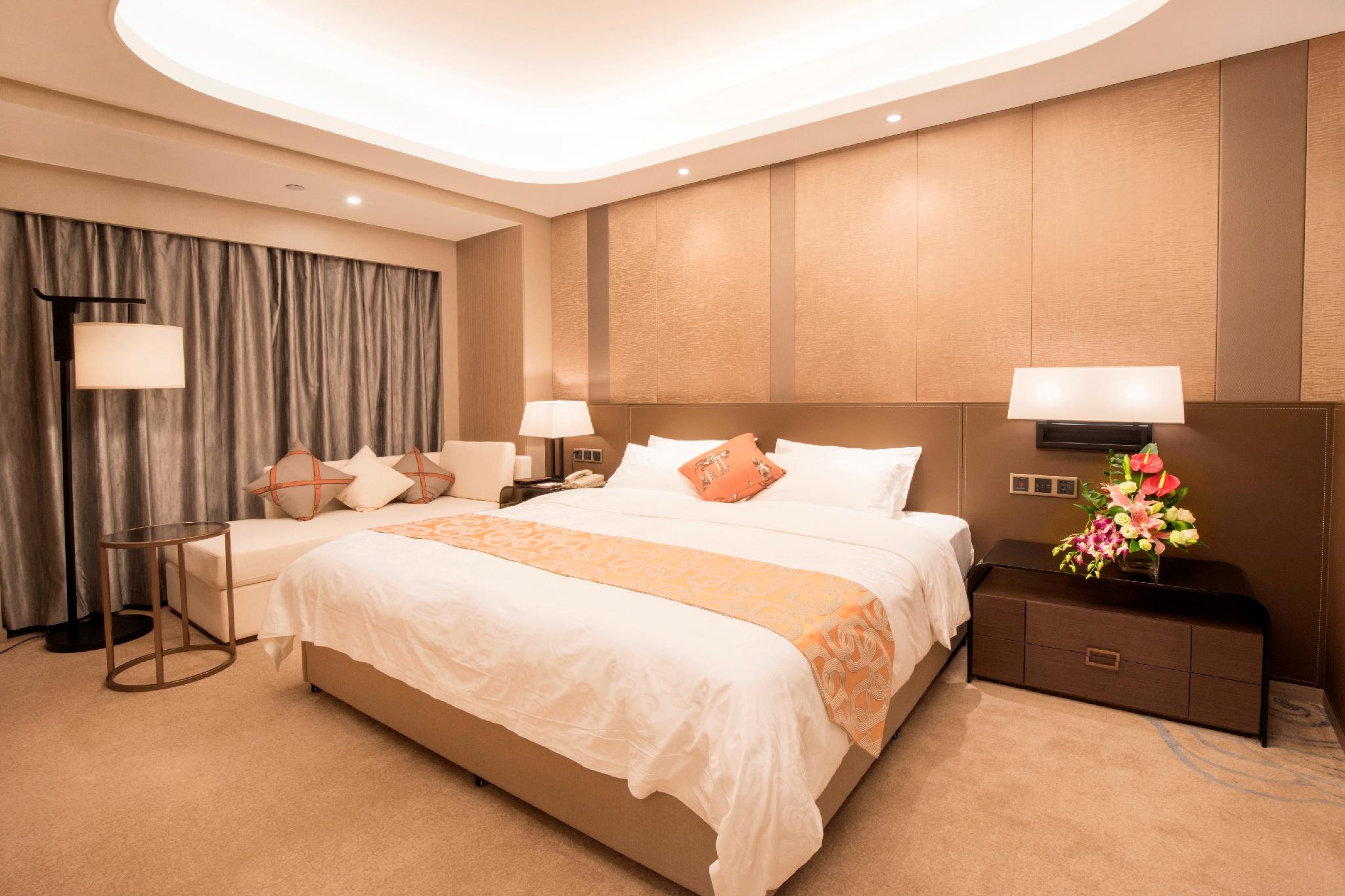 EXECUTIVE, SUITE