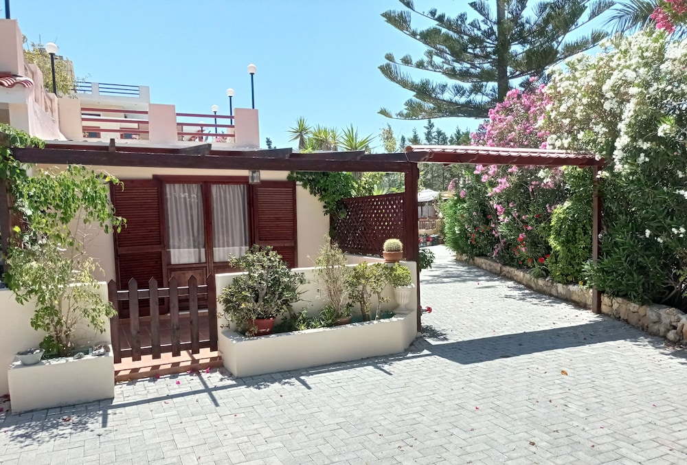 Alexandros Studios 2/40