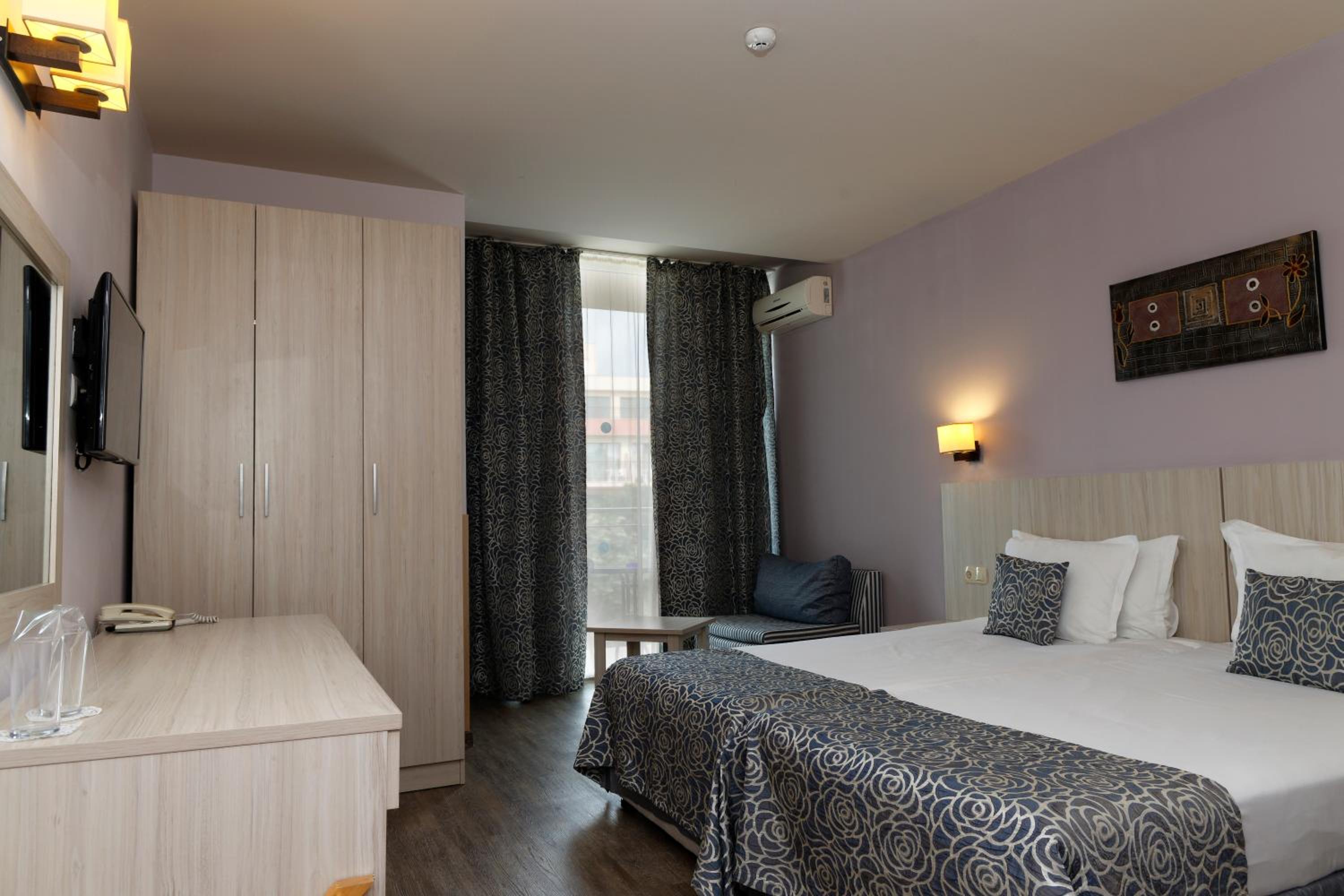 Standard, Twin Beds