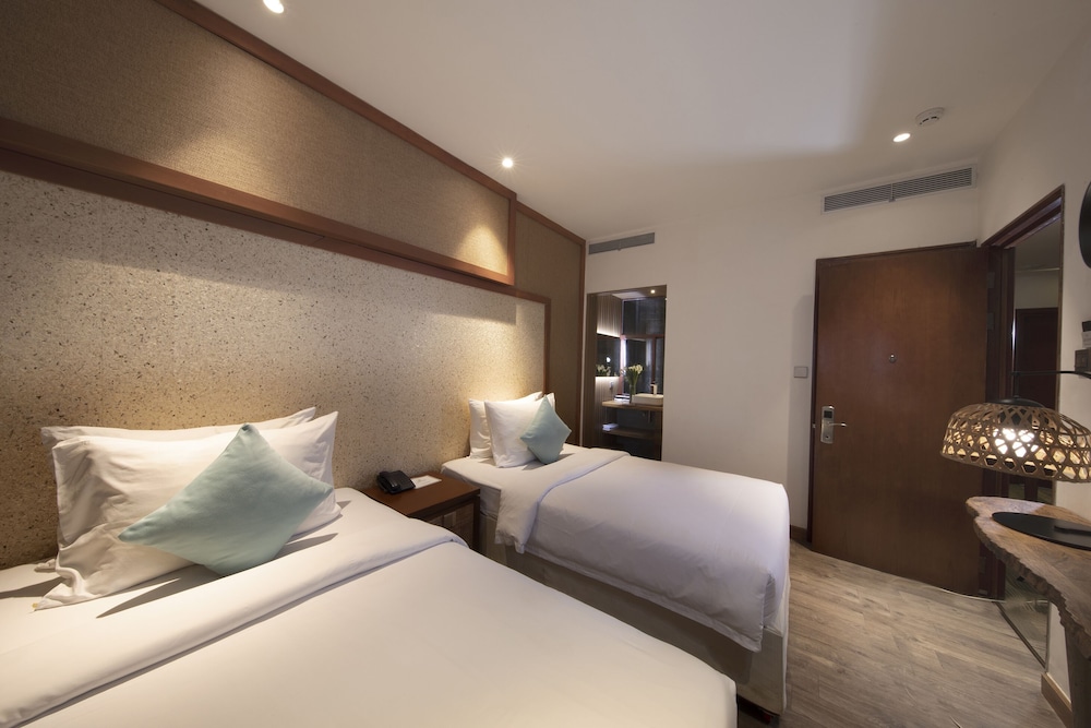 Deluxe, King Bed, No Window, A&Em Art Hotel 7/10