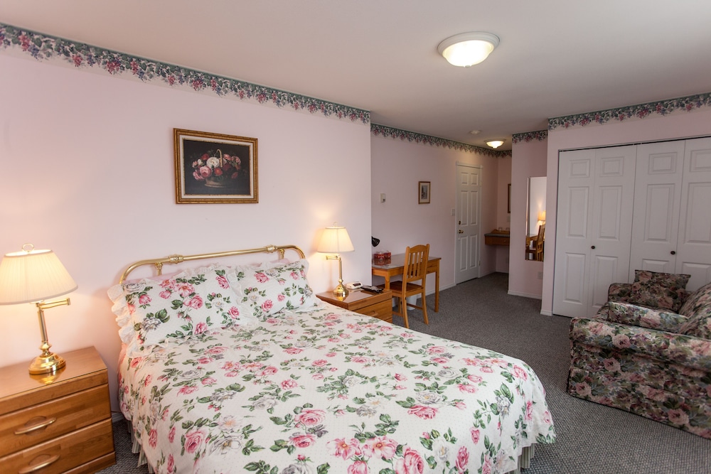 Midnight Sun Inn 6/47