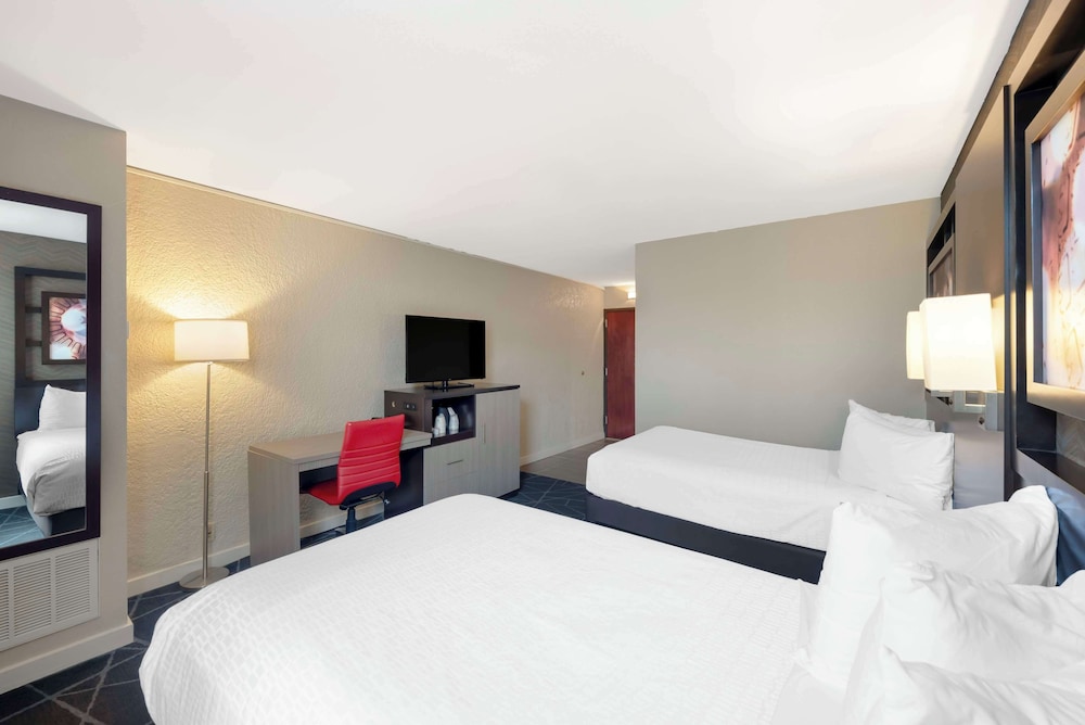 STANDARD, 2 DOUBLE BEDS, ACCESSIBLE