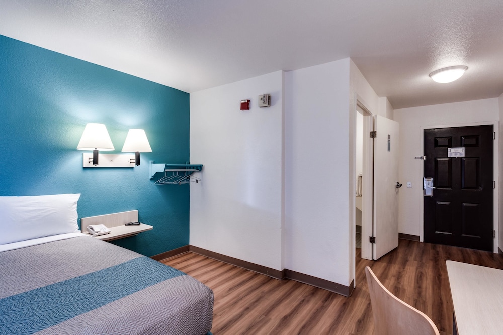 Motel6 Spokane, WA - West 9/30