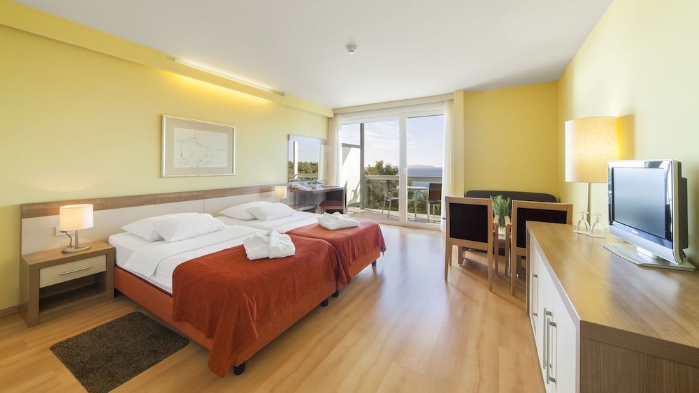 Hotel Aurora 16/64