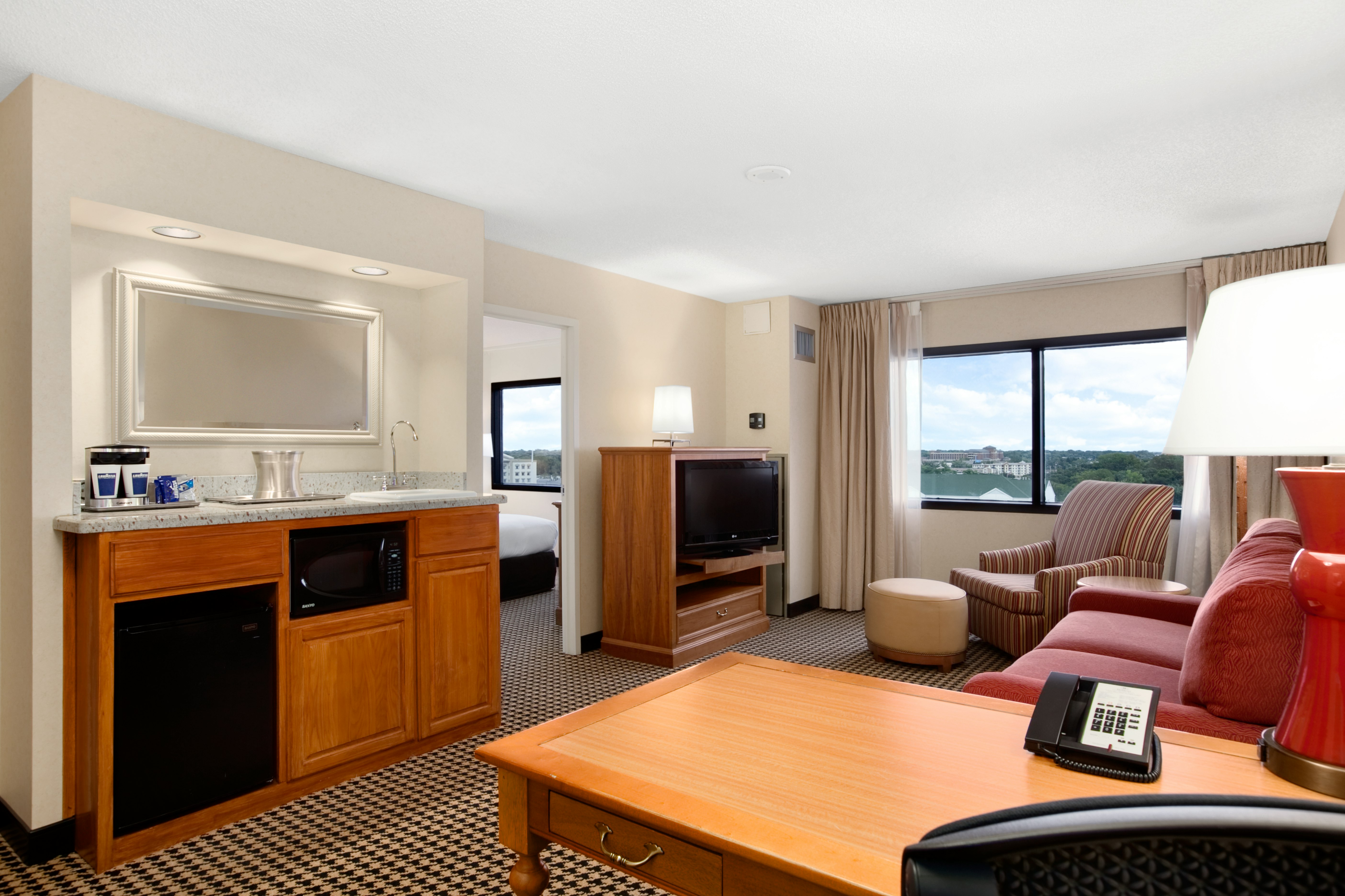Hilton Chicago/Oak Brook Suites 16/56