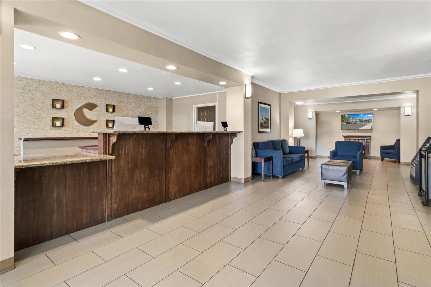 Comfort Inn & Suites Lancaster Antelope Valley 6/40