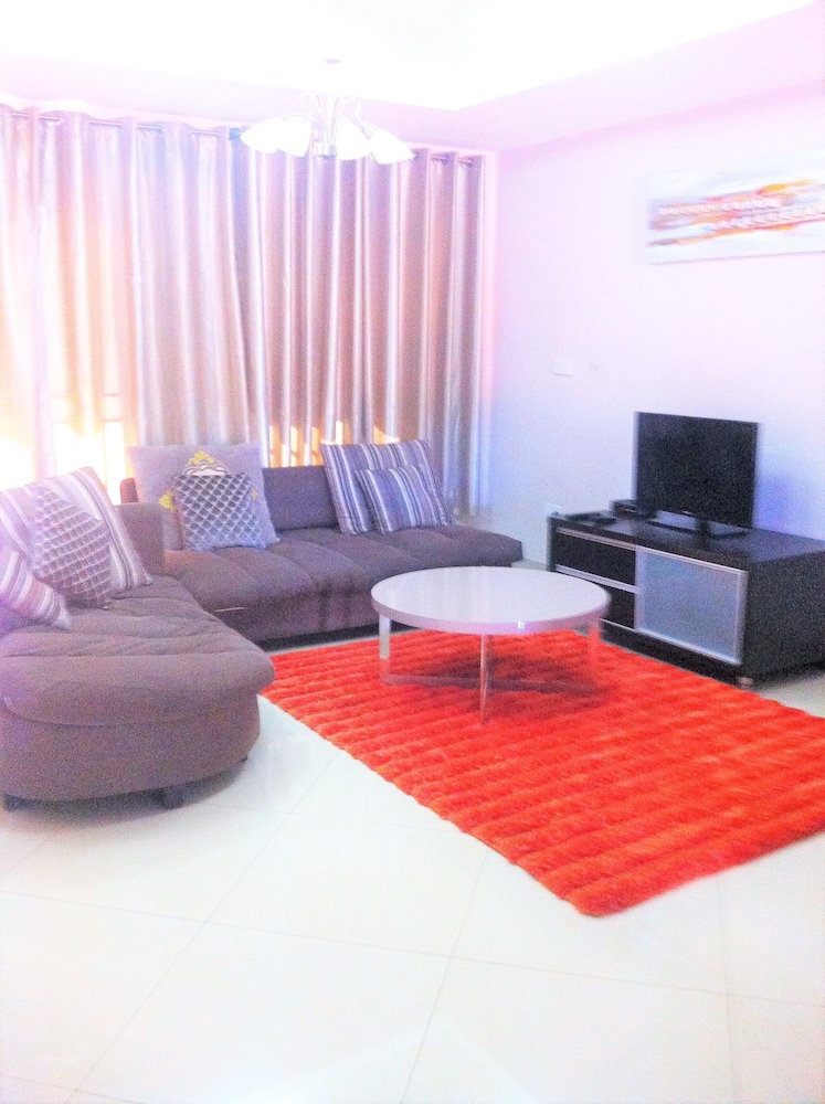 Uni Apartments 6/11