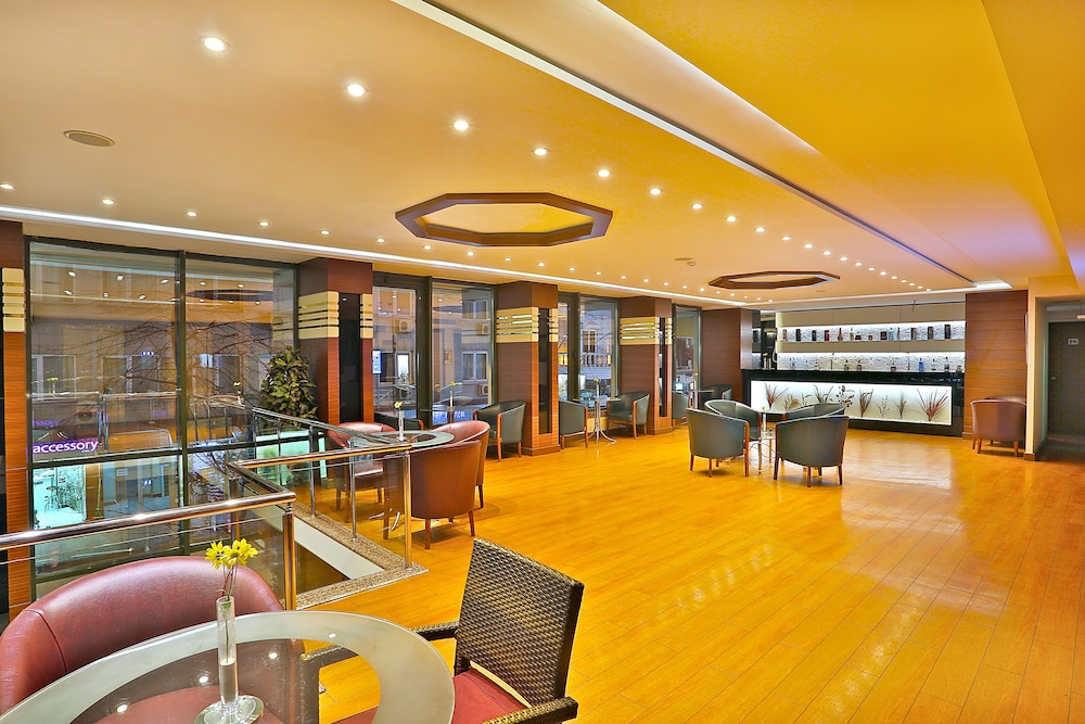 Grand Madrid Hotel 29/34