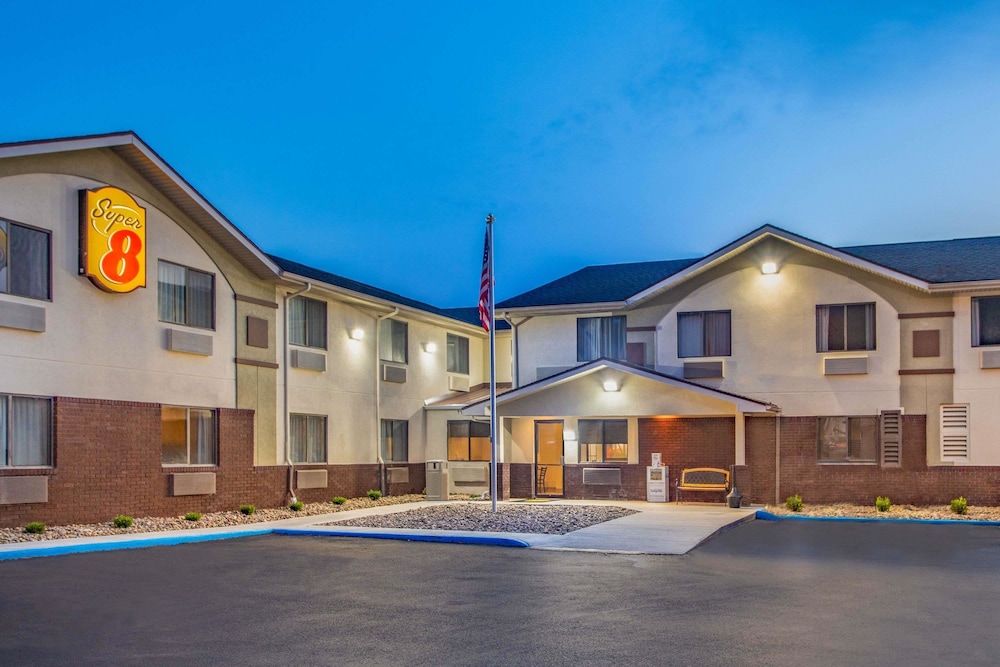 Super 8 by Wyndham Weston WV 12/20