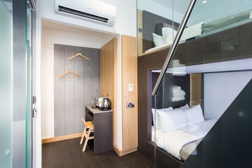 Family, 2 Double Beds, No Window