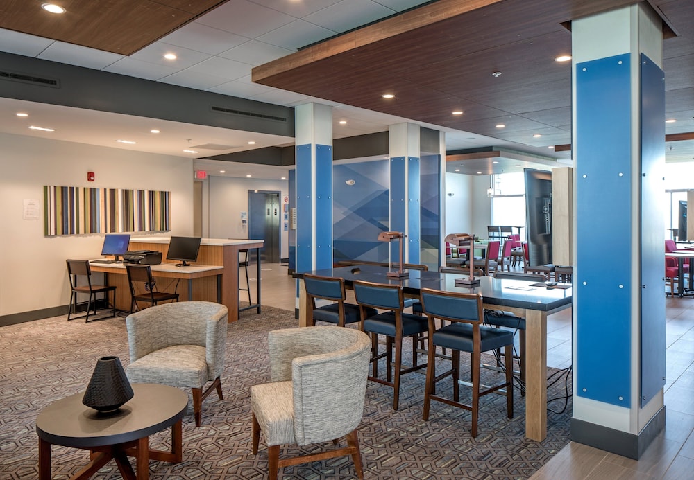 Holiday Inn Express Suites West Omaha Elkhorn 26/29