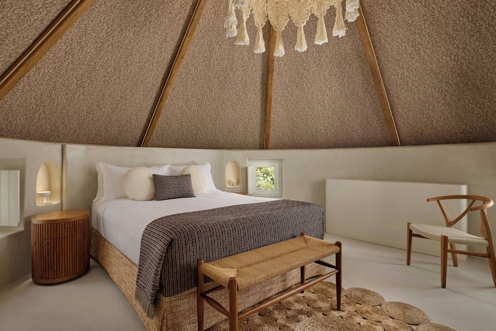 1 Bedroom, Windmill, Suite, Queen Bed, Sea View