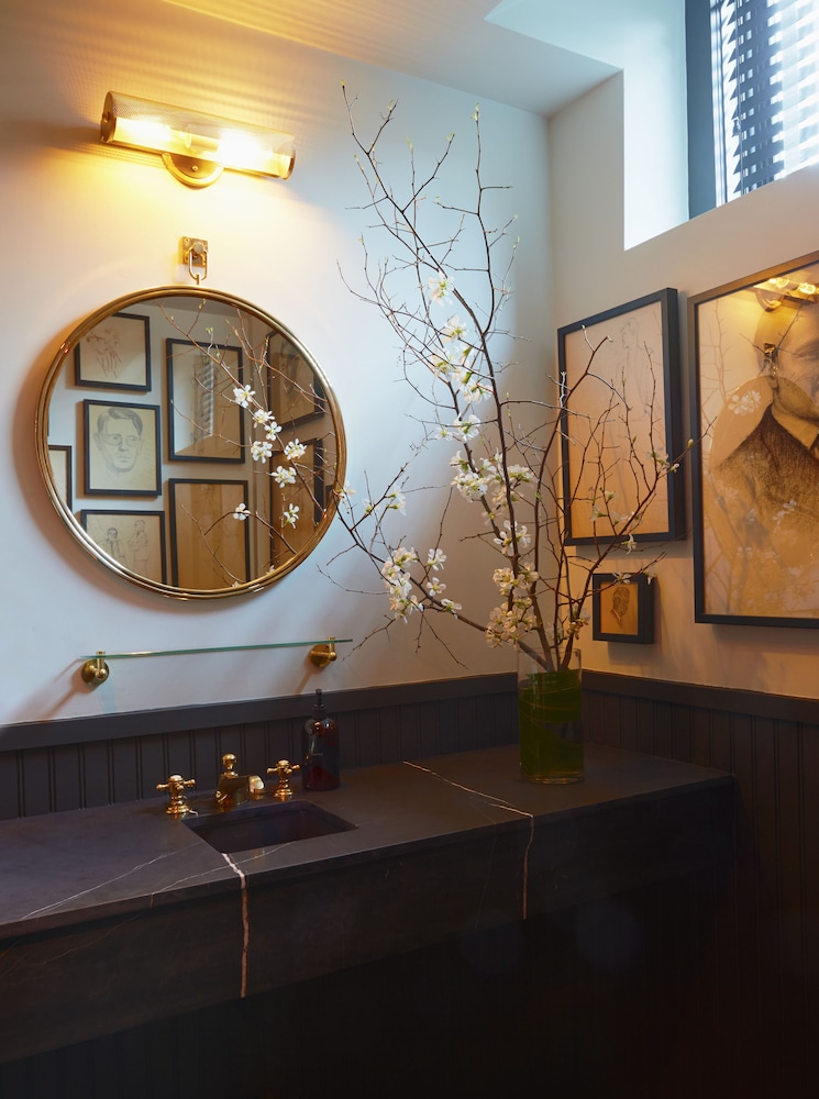 Neptune, an Ash Hotel 7/48