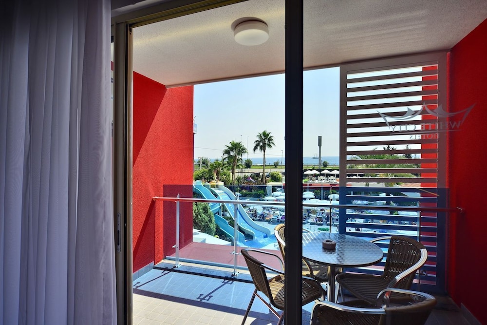 White City Beach - Adults Only +16 41/45