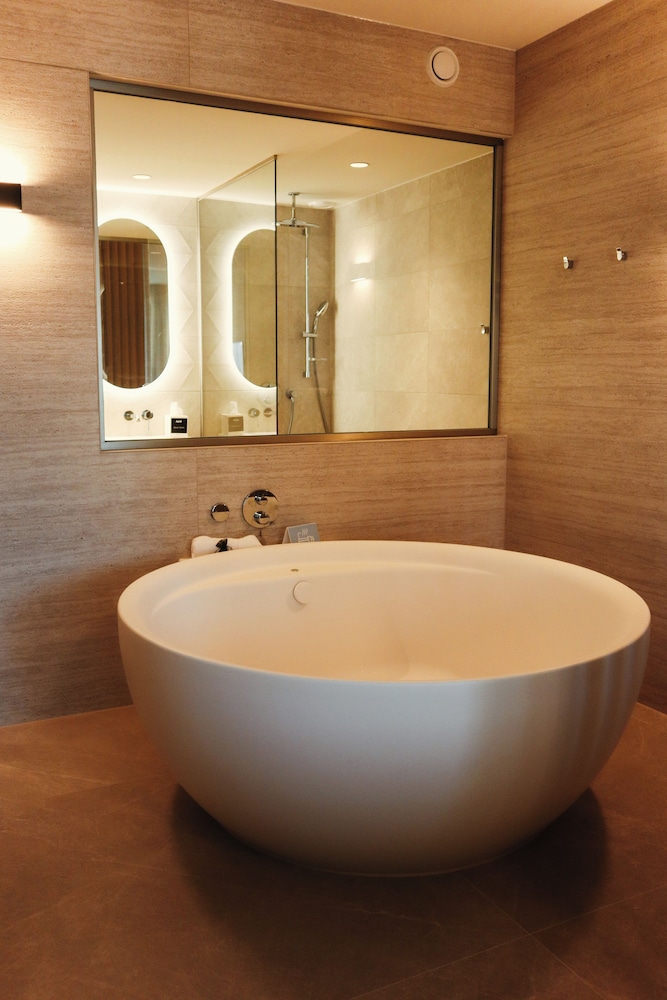 Spa, Superior, King Bed، WestCord Hotel Eindhoven 7/9